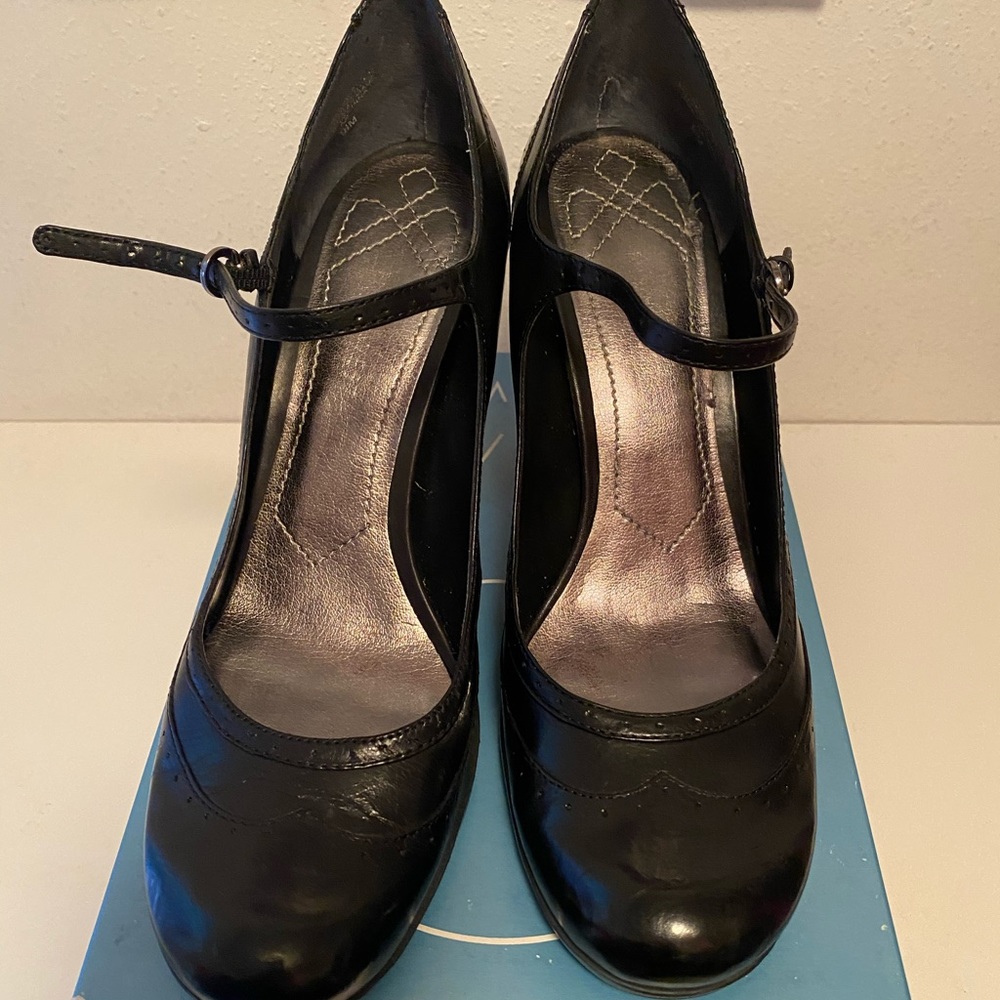 Nine West Mary Jane pumps